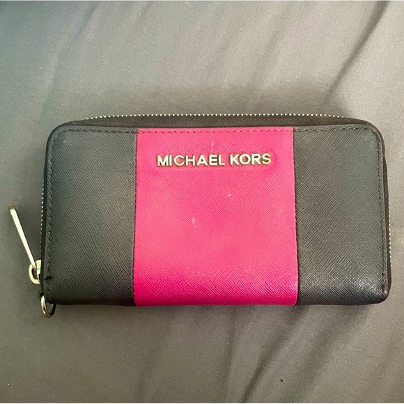 Michael Kors Wallet - Picture 1 of 7